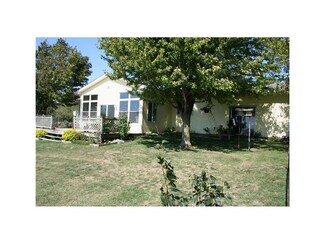 1945 Bunker Hill Rd, Central City, IA 52214