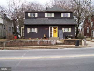 306 Warwick Rd S, Lawnside, NJ 08045