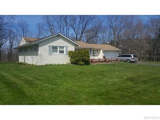 8435 Mountain Rd, Gasport, NY 14067