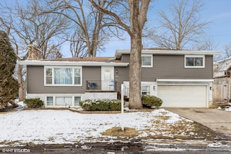 525 Delaware Dr, Lake In the Hills, IL 60156