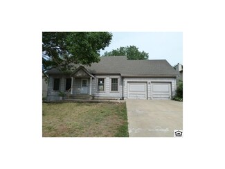 8123 Swarner Dr, Lenexa, KS 66219