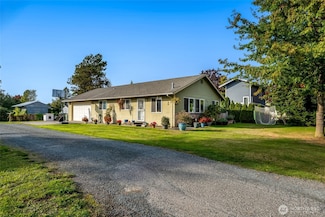 319 6th St, Blaine, WA 98230