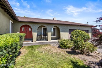 207 N 86th Ave, Yakima, WA 98908