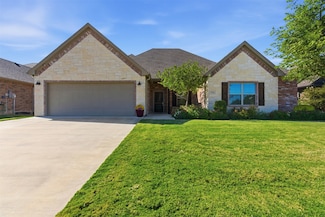906 Chestnut Grove Dr, Cleburne, TX 76033