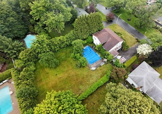 8 Macintosh Ln, Monsey, NY 10952