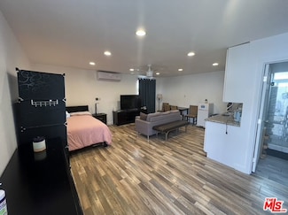 22602 Hatteras St Unit B, Woodland Hills, CA 91367