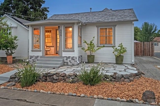 509 7th St, Petaluma, CA 94952