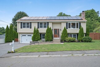 4 Driftwood Dr, Woburn, MA 01801