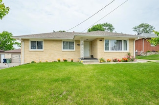 7409 Palm Dr, Urbandale, IA 50322
