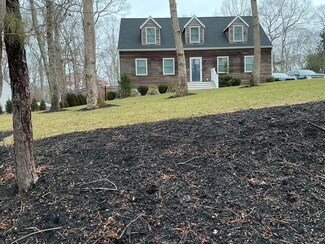 8 Bittersweet Ave, Hampton Bays, NY 11946