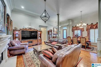 1532 Crown Point Dr, Mount Olive, AL 35117