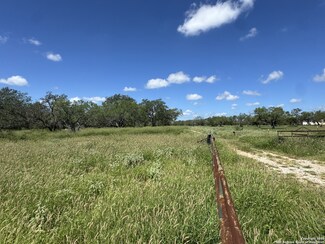 4405 St Hwy 173, Bigfoot, TX 78005