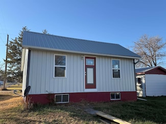 310 D St, Stapleton, NE 69163