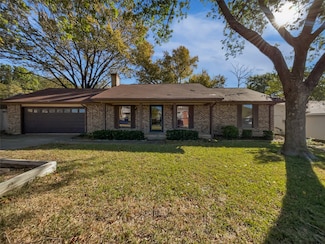 806 SE 4th St, Grand Prairie, TX 75051