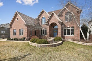 702 Waters Edge Dr, South Elgin, IL 60177