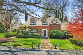23 Bowery St, Newport, RI 02840