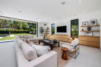 4930 Palomar Dr, Tarzana, CA 91356
