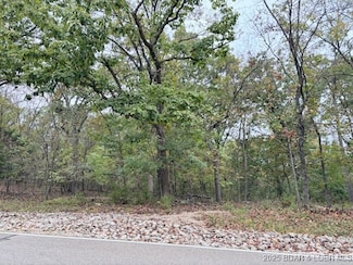 #518 Cambridge Dr, Village of Four Seasons, MO 65049