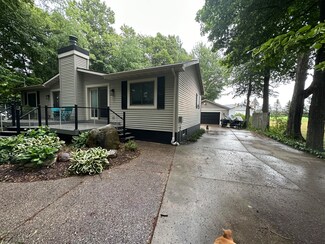 7446 N Noffke Dr, Caledonia, MI 49316