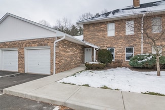 13 Castle Hills Rd Unit B, Agawam, MA 01001