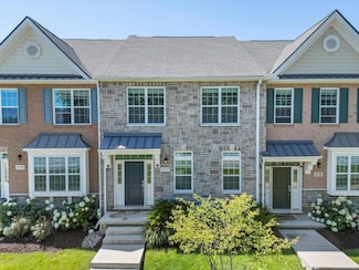 2772 Ashcombe Dr, Ann Arbor, MI 48105
