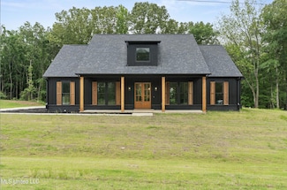 121 Drake Ln, Red Banks, MS 38661