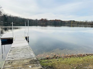 12063 Kirby Ln, South Lyon, MI 48178