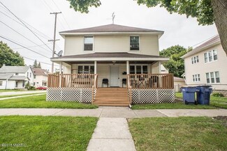 961 Chatham St NW, Grand Rapids, MI 49504