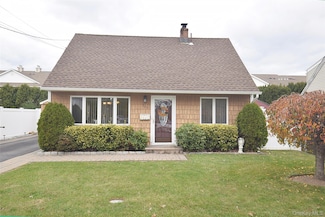 529 Lombard St, North Babylon, NY 11703