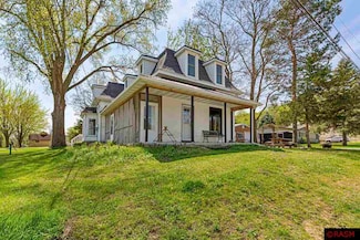 301 301 S 8th St, Henderson, MN 56044