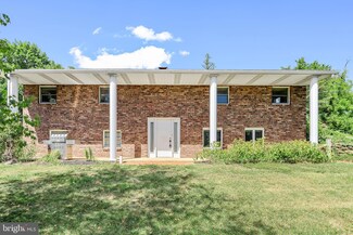 860 York St, Mount Wolf, PA 17347