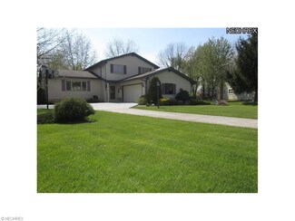 5338 Pin Oak Cir, Sheffield Village, OH 44054