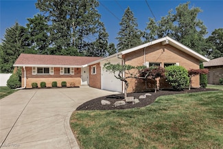 5050 Douglas Dr, North Olmsted, OH 44070