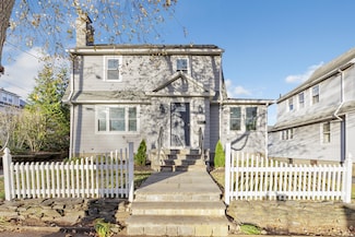 88 Brewster St, Stratford, CT 06614