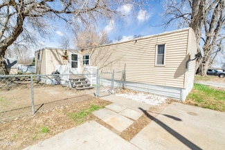 210 S Prairie Ln, Mandan, ND 58554