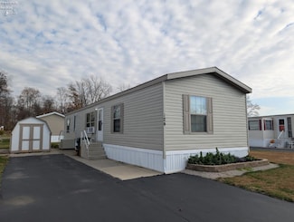 220 Maple Ln Unit 124, Green Springs, OH 44836