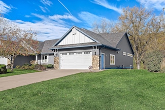 W5600 Stonehill Rd N, La Crosse, WI 54601
