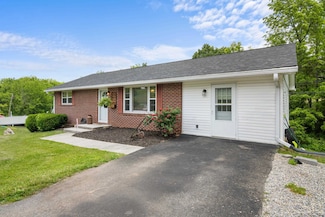 6654 Belspring Rd, Fairlawn, VA 24141
