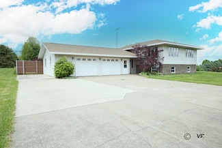 3012 S Golf Rd, Stockton, IL 61085