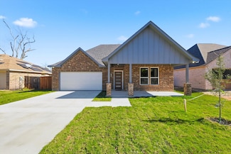 709 Bethlehem St, Terrell, TX 75160