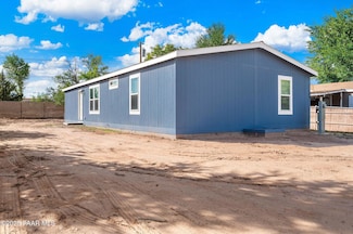 369 W Granada Dr, Paulden, AZ 86334