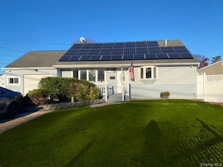 249 Claywood Dr, Brentwood, NY 11717