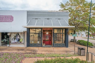 133 W Court Ave, Selmer, TN 38375