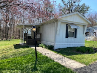 206 Creekside Manor Dr, Lehighton, PA 18235