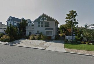 74 8th St W, Avalon, NJ 08202