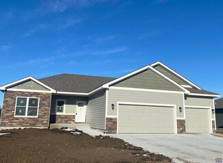 3216 SE Blackjack Cir, Topeka, KS 66609