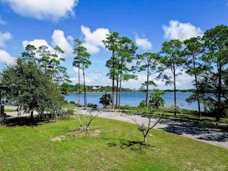 615 SE Baublits Dr, Pensacola, FL 32507
