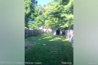 212 Center St, Holly, MI 48442