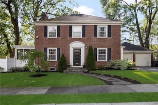 35 Leicester Way, Pawtucket, RI 02860