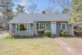 25 Charlotte Ave, Cotuit, MA 02635